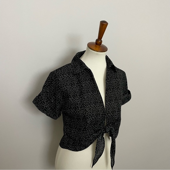 Urban Outfitters Top Cropped Tie Front Cuffed Sleeve Polka Dot Black White Y2K - Picture 2 of 10
